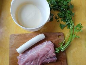 面团醒发的时候，准备烤肉的材料