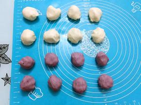 把水油皮和油酥分别都分成8份