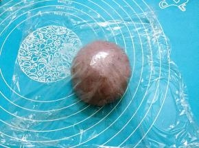 盖上保鲜膜醒发30分钟