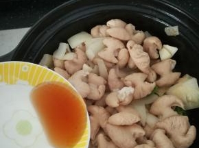 加入一点料酒。