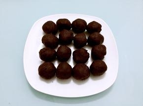 豆沙馅分成25克为一份