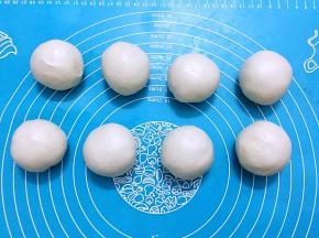 全部包好盖上保鲜膜醒发20分钟