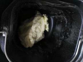 程序结束后加入软化的黄油，继续运行一个揉面程序，15分钟