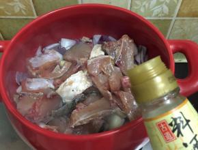 加入一勺的料酒