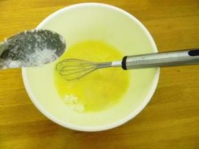 放入水，糖，酵母