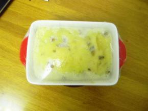 盖上保鲜膜用蒸锅蒸30分钟即可