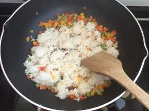 放入米饭