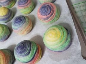 预热烤箱，160度，烤30分钟。每台烤箱都不一样，温度根据自己烤箱自己调整。