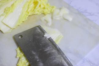 用刀片成白菜片