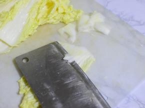 用刀片成白菜片