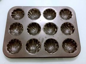 模具涂抹黄油（黄油提前软化）