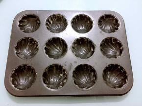 模具涂抹黄油（黄油提前软化）