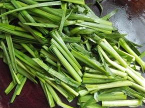 韭菜洗净切寸段
