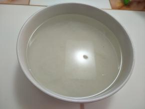 干细粉丝用开水泡30分钟以上后沥干水分备用。