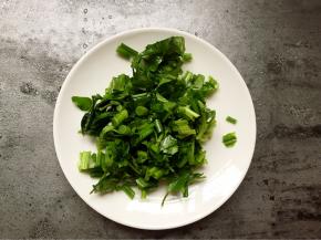 切成小段备用。