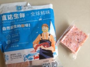 买回来的磷虾是冷冻保存的，需要提前放置冷藏室或者室温解冻