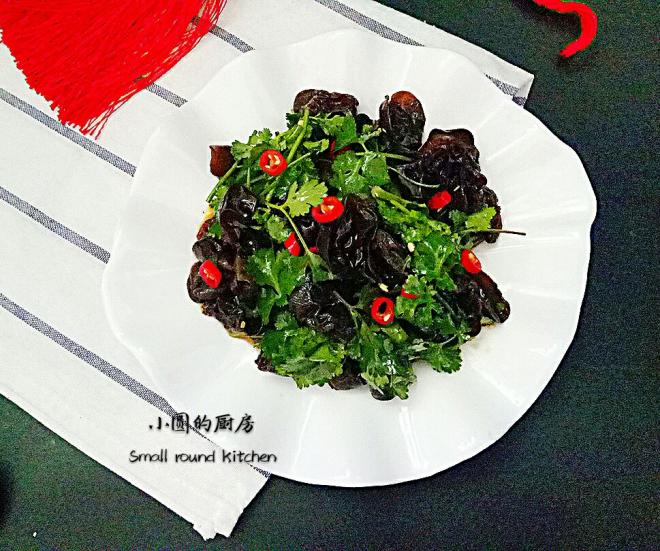 凉拌香菜木耳