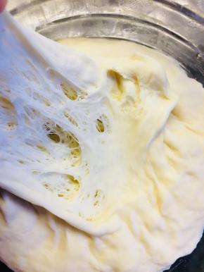 中种材料混合，揉成团后，放入冰箱冷藏17个小时，建议头天晚上制作，第二天使用。