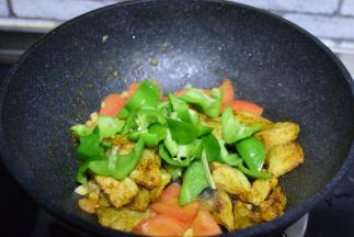 加青椒和炸熟的茄子