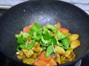 加青椒和炸熟的茄子