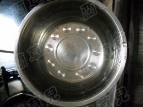 准备好一小盆冷水。