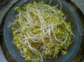 捞出，沥干水分备用。