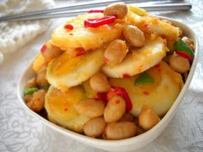 烩好的金钱蛋，色泽诱人，外酥内嫩，滋味鲜咸香辣。