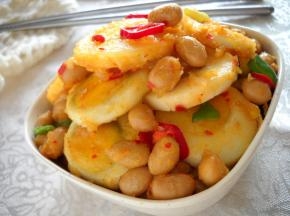 烩好的金钱蛋，色泽诱人，外酥内嫩，滋味鲜咸香辣。