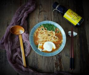 放上水波蛋就可以开吃了