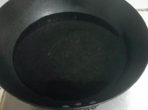 准备一锅清水。