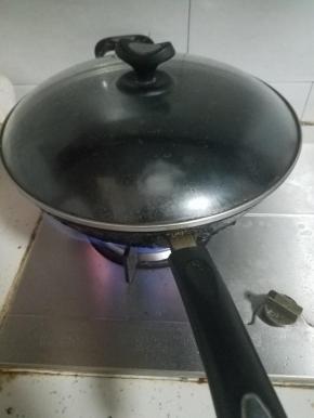 盖上盖子，煮开。