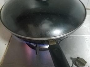 盖上盖子，煮开。