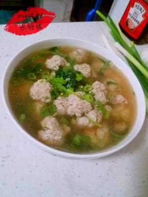 一碗非常清香鲜美的汤就完成了。