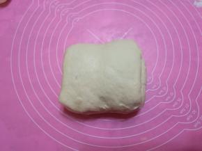 下面向上折成方形，静置10分钟。