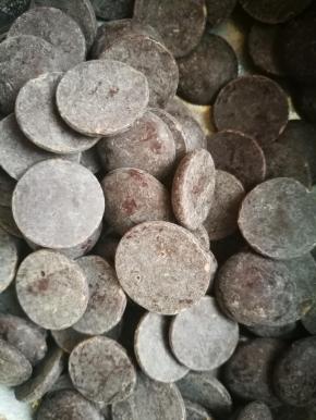 称好黑巧克力，法芙娜和可可百利的都不错，成品颜色也很美