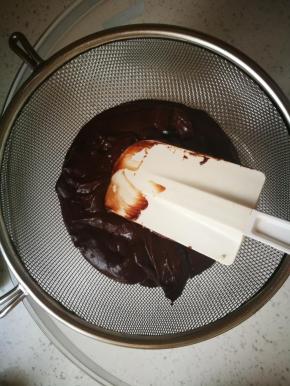 过筛一遍，凉后备用