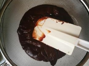 过筛一遍，凉后备用