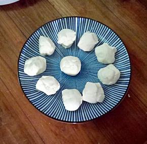 分成15克一份，或者是你想要的大小。