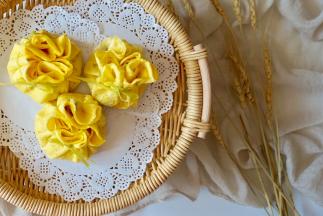 女儿很惊喜，特别喜欢吃。包不进所有的炒饭，剩下的爸爸妈妈吃吧～