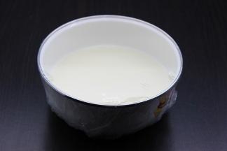 面浆用保鲜膜包裹，静放30分钟；