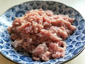 切丁，尽量切小一点。