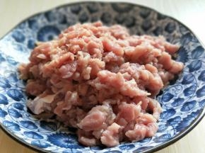 切丁，尽量切小一点。