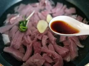 加入生抽。