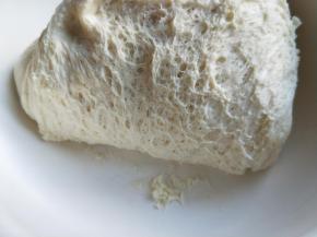 发酵好的面团，大学3小时左右，天冷面团发酵比较慢。