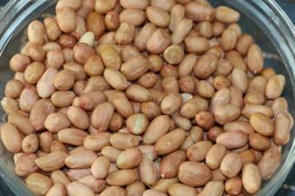 花生洗干净沥干水