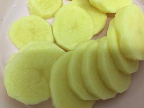 土豆切片，如果蒸熟