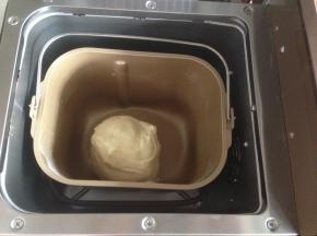 和面10分钟，静置5分钟后，再和面15分钟，和出光滑的面团