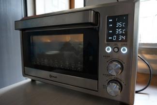 放入东菱K40C烤箱内，选择35度，发酵35分钟左右（里面放置一碗热水，保持湿度）