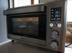 放入东菱K40C烤箱内，选择35度，发酵35分钟左右（里面放置一碗热水，保持湿度）