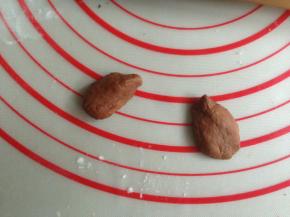 狗耳朵面团弄成如图形状